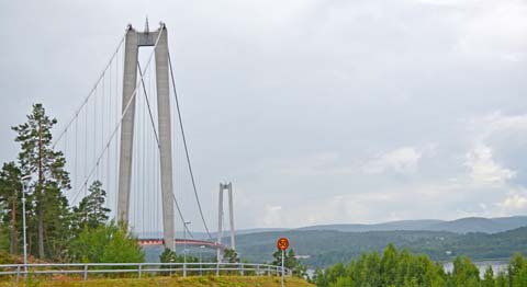Die Högakustenbrücke